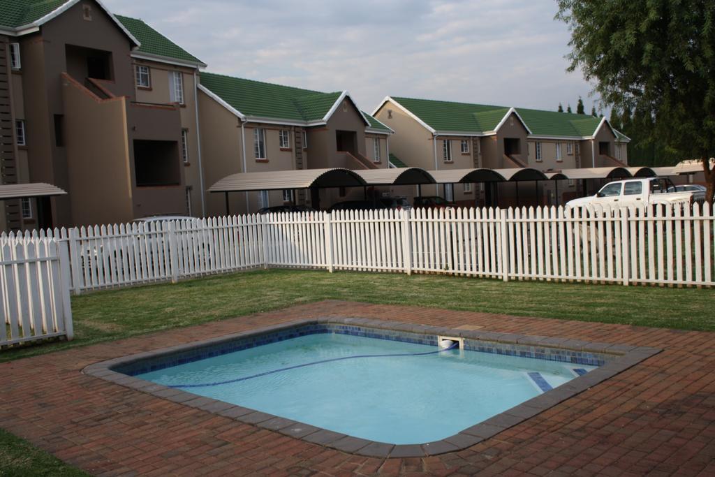 African Eagle Apartments Witfield Εξωτερικό φωτογραφία